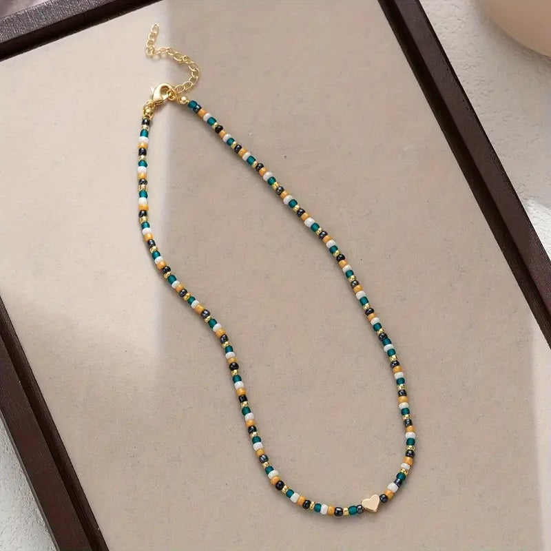 Boho Tribal Perlehalsbånd med Hjertecharme