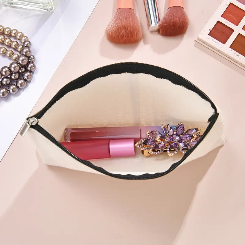 Kremfarget blomsterbrodert kosmetikkveske