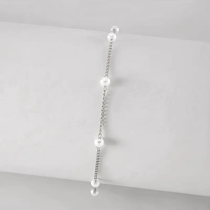 Sølvtonet Armbånd med Miniatyr Hvit Imitert Perler