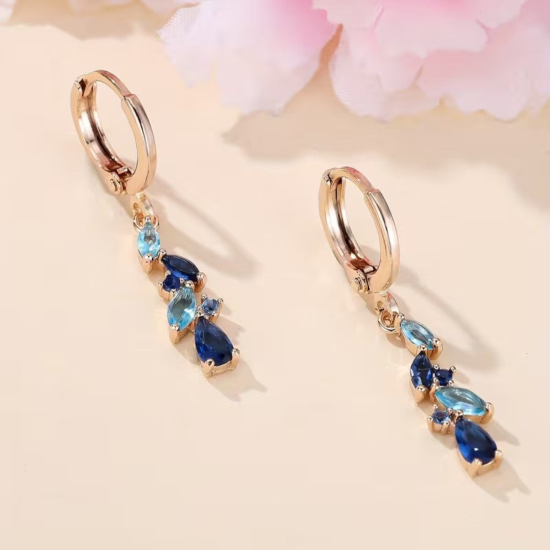 Elegant leaf-shaped Pendant Earrings