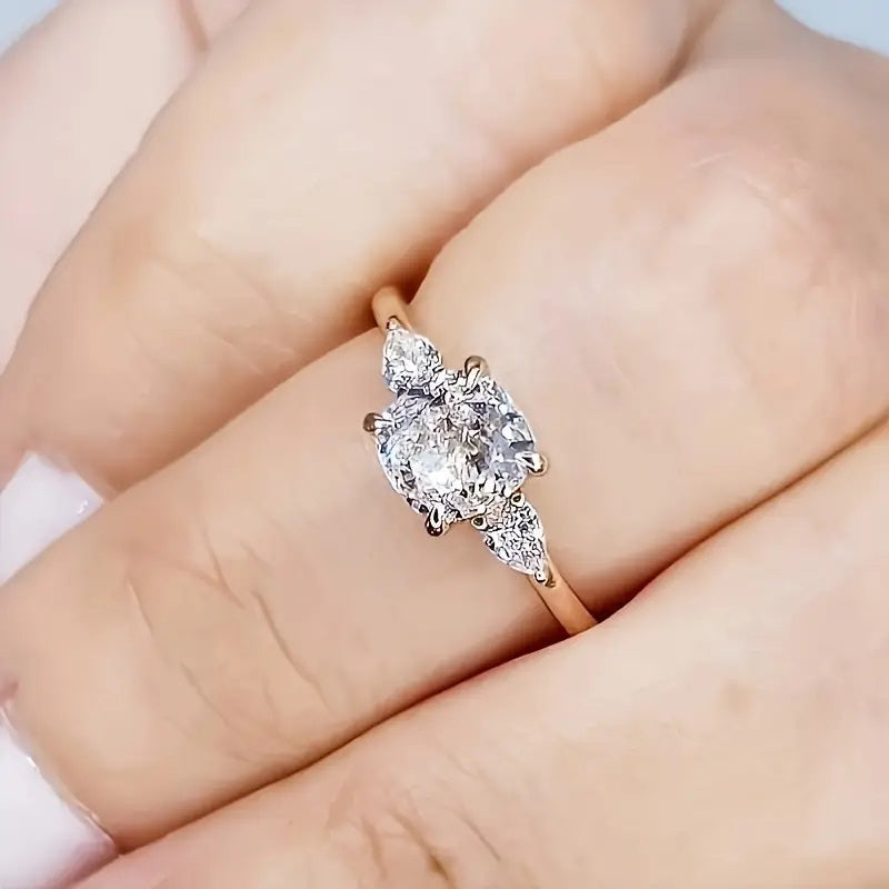 Elegant Ring With a 4-Prong Setting with Synthetic Zirconia.