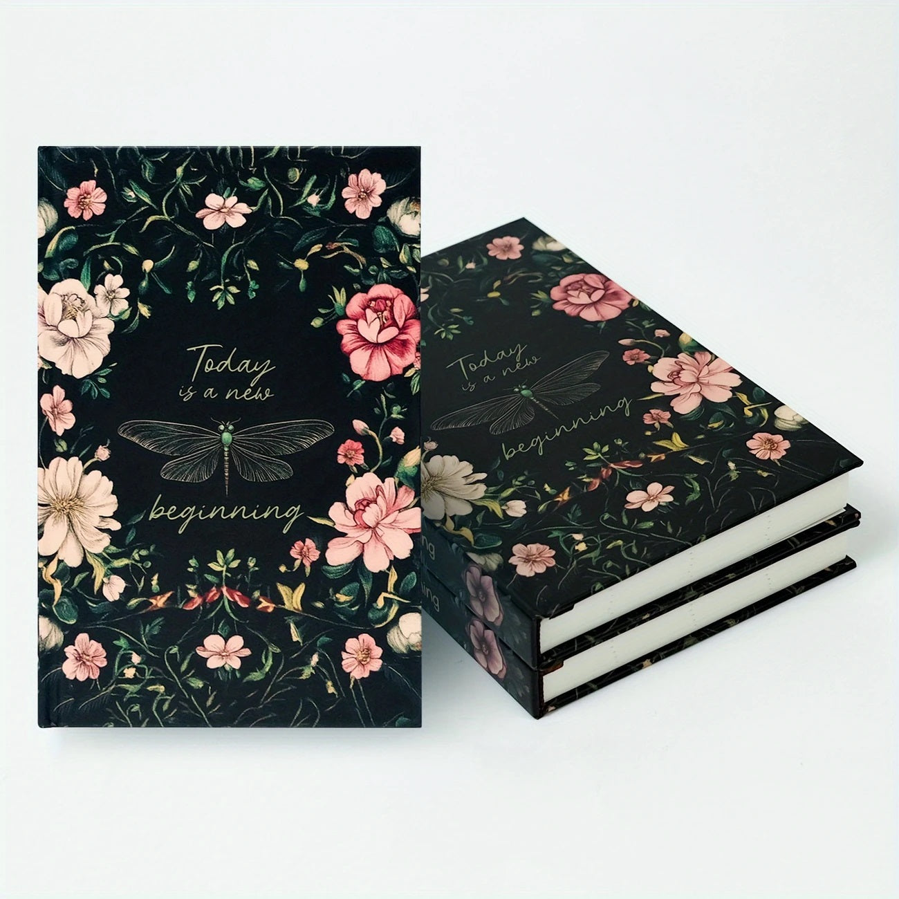 Elegant Blomsterdesign Notatbok med Sommerfuglillustrasjoner