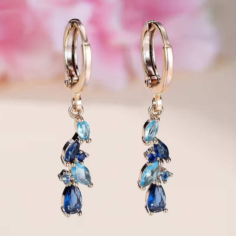 Elegant leaf-shaped Pendant Earrings