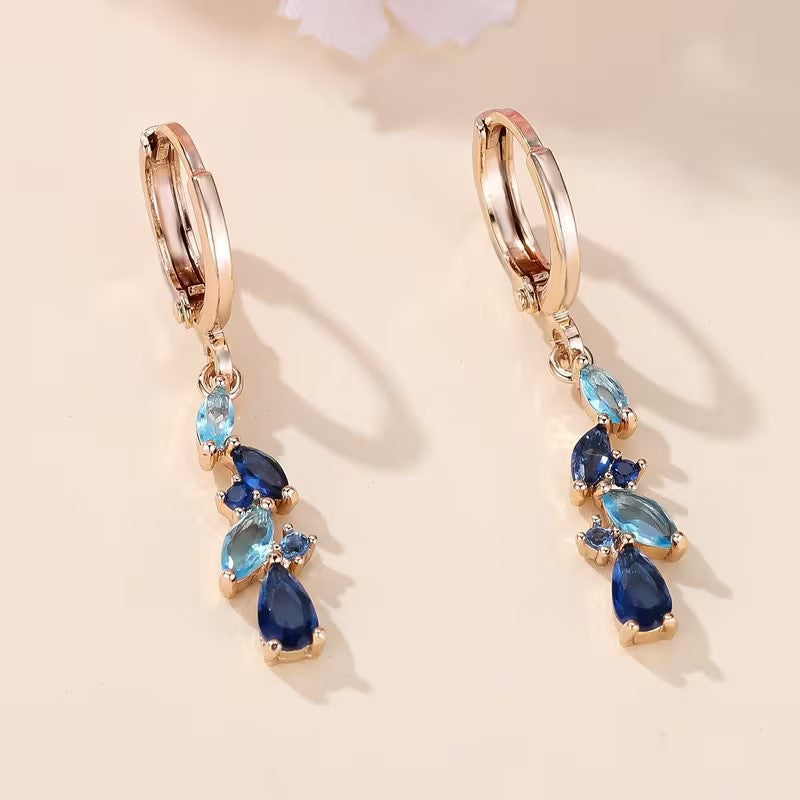 Elegant leaf-shaped Pendant Earrings