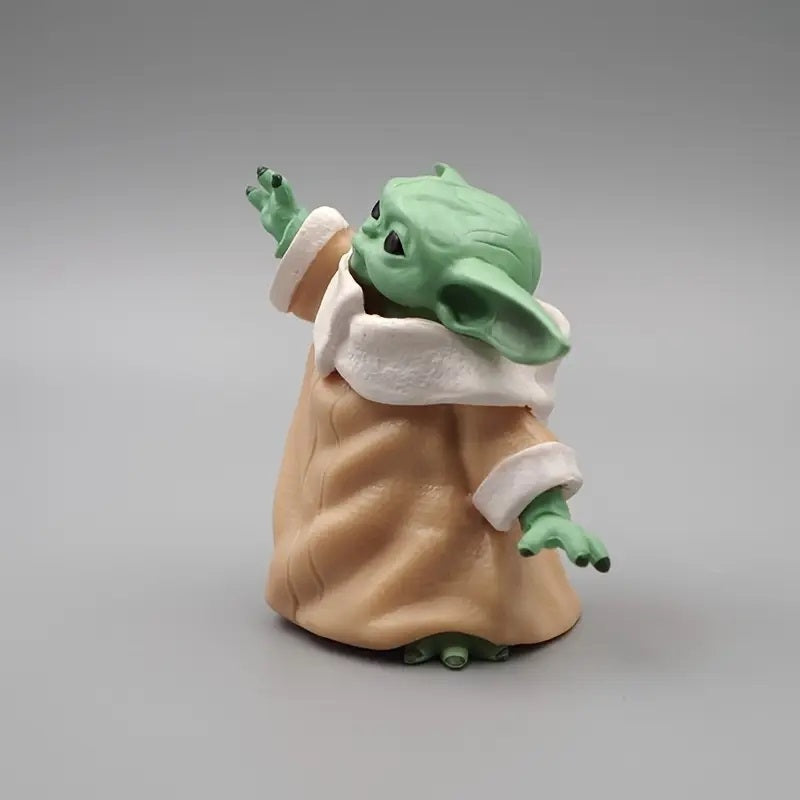 Star Wars Yoda Waving Action Figure Mini Collectible.