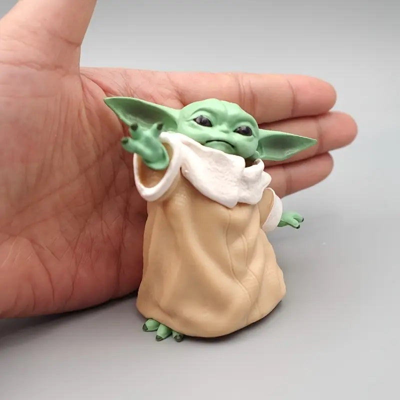 Star Wars Yoda Waving Action Figure Mini Collectible.